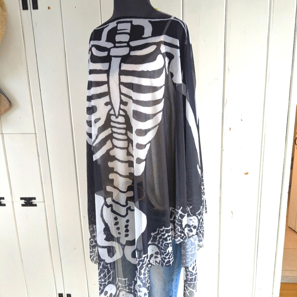 🎃Skeleton Print Poncho NWT O/S - Picture 4 of 11